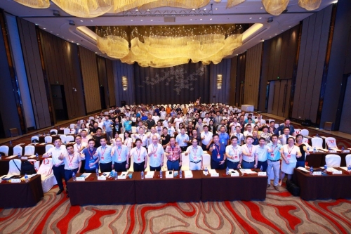 VGK400-12縱旋移開中置柜，靚麗身材展示與「杰青中國行(中南站)」——交通建筑電氣設計高峰論壇會議獲得大家一致性好評